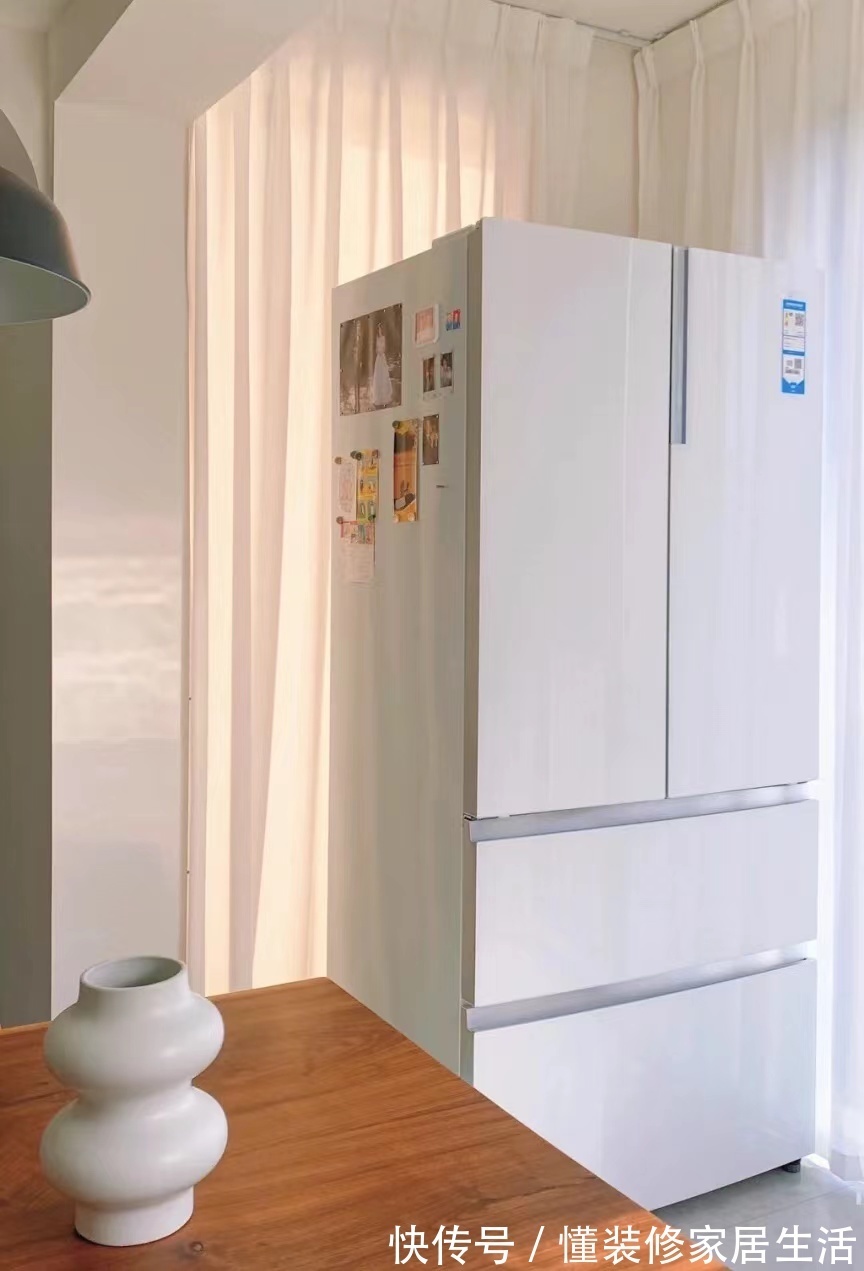 散热|越来越多人不把冰箱放在厨房了,搞卫生太难了!现在流行这样放