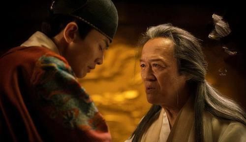  架空|权力要合理分配，若一个人太独裁，那么，其结果往往是权力被架空