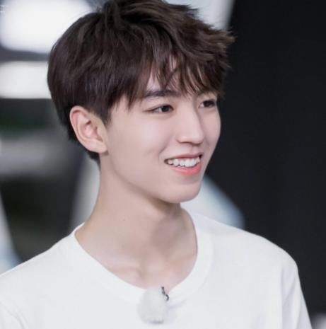 鹅厂新综艺正式官宣，三位曝光嘉宾让人惊喜，但张一山和王大陆什么时候来？