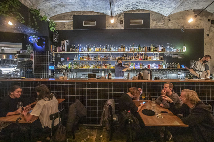 罹患癌症|为预防癌症，世卫建议增加酒税