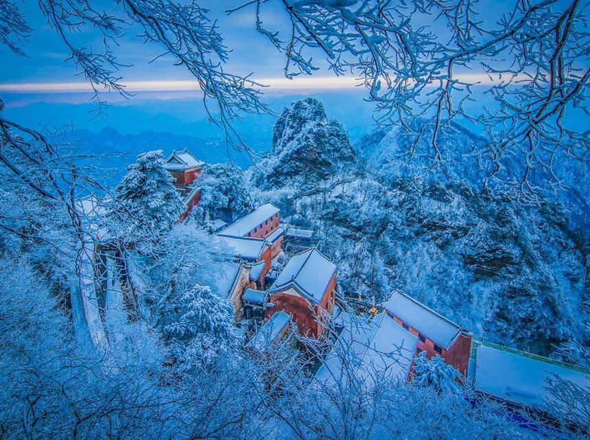 风雪|风雪武当山,仙境藏玄机!大雪封山时,道人、隐士都在干什么!