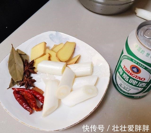 下饭|砂锅排骨炖冬瓜,排骨软烂,美味下饭!