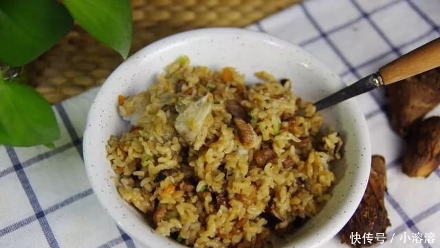 上桌|家人没胃口,教你用香芋做一锅焖饭,香味扑鼻,上桌吃3碗,好吃
