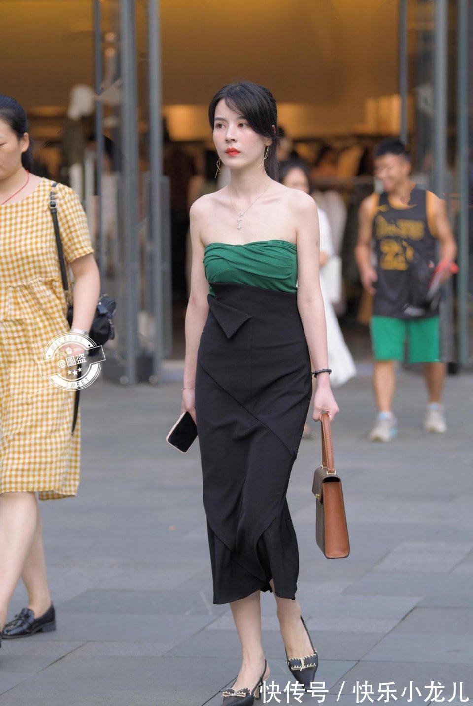 连衣裙 随性自然的连衣裙穿搭富有时尚感,休闲百搭又耐看,看着难受