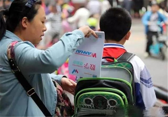 杜甫|孩子的书包就是个“藏宝库”,看了娃的书包,仿佛打开新世界大门