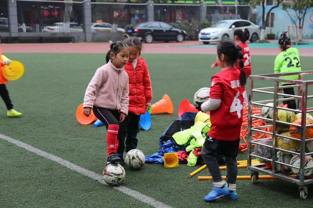 足球队|走近江汉区女足的“摇篮”，万松园路小学足球队寒假不停训