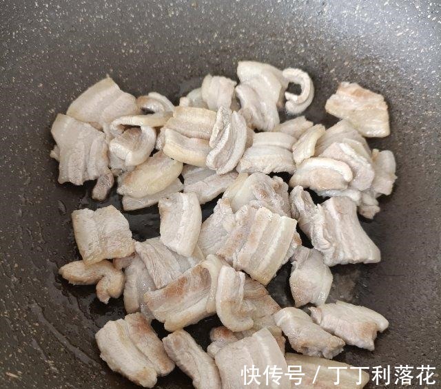 泡椒|酸包菜烧肉片,香而不腻,解馋下饭!
