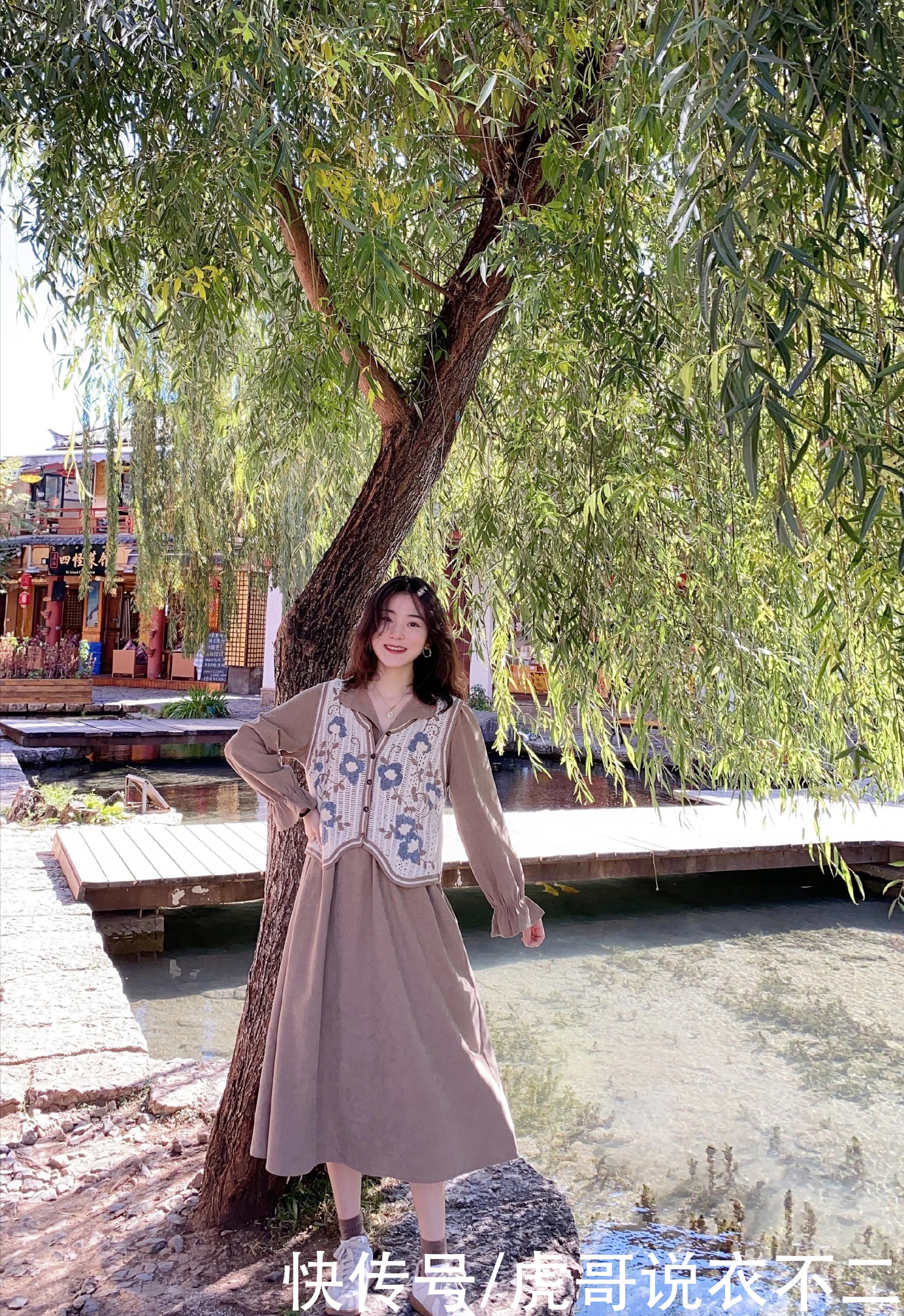 别总穿烂大街的羽绒服，文艺范和小香风才是真优雅，满满的高级感