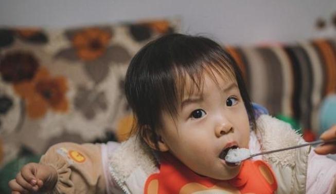 中国居民膳食指南|一岁宝宝查出肾衰竭,只因奶奶一个动作,医生:说过不能乱添加