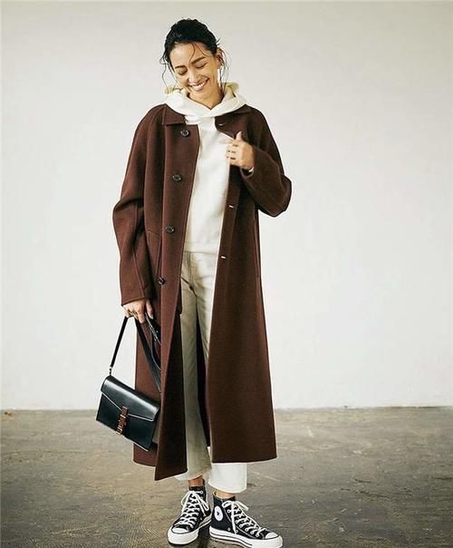 卫衣＋外套＝今冬最火混搭风格！休闲又时尚，不费力就能变时髦