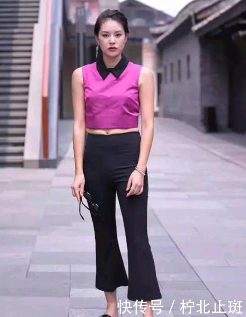 貌若天仙的美女,一件碎花连衣裙外搭白色开衫,唯美气质