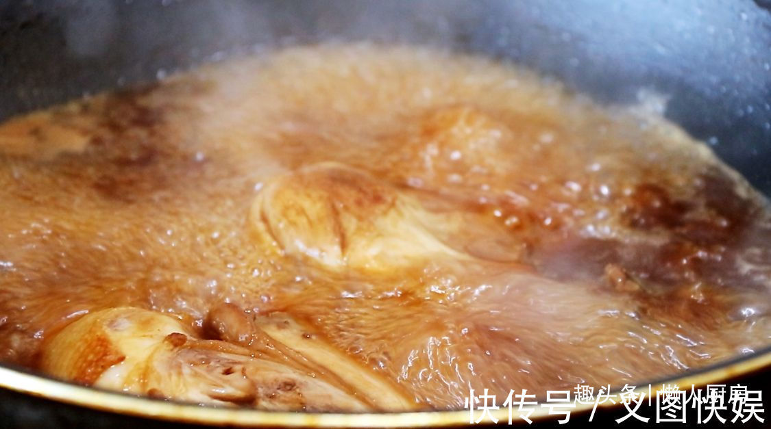 回家|7元买了两只鸭腿,回家简单做了一盘酱鸭腿,比卖的好吃多了