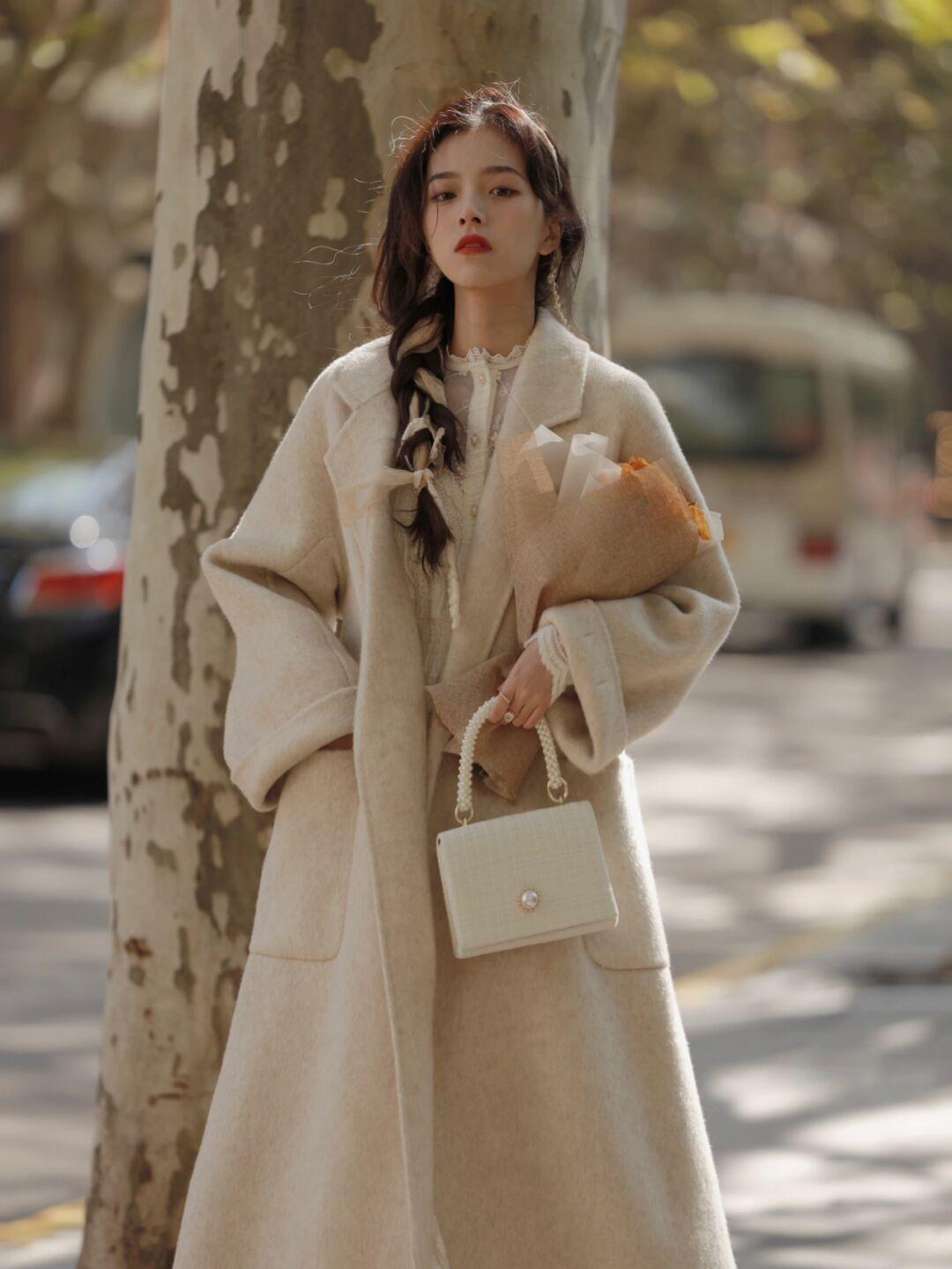 黄黑皮|见过世面的女人,衣橱里都会有“大衣”,简约高级才最美