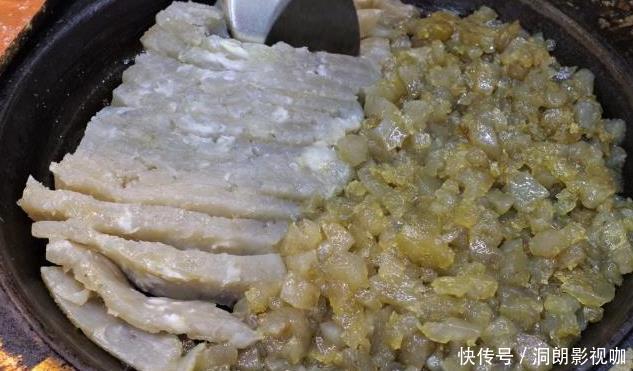  大妈|大妈摆摊卖自制“懒人菜”，3口锅1个人，一天卖出几百斤