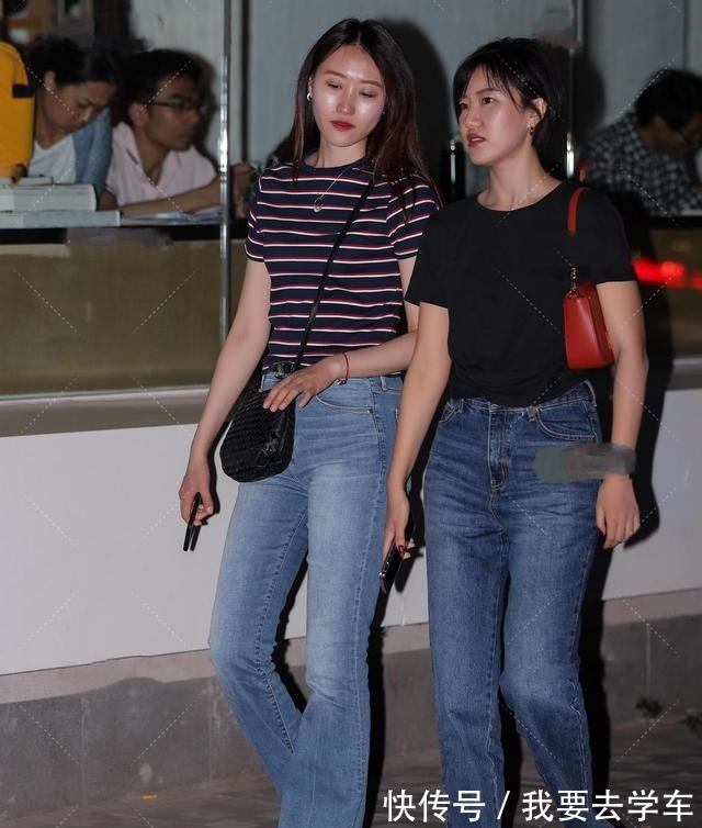 长袖 长袖短袖搭配牛仔拖地裤,比例极佳,富有青春气息!