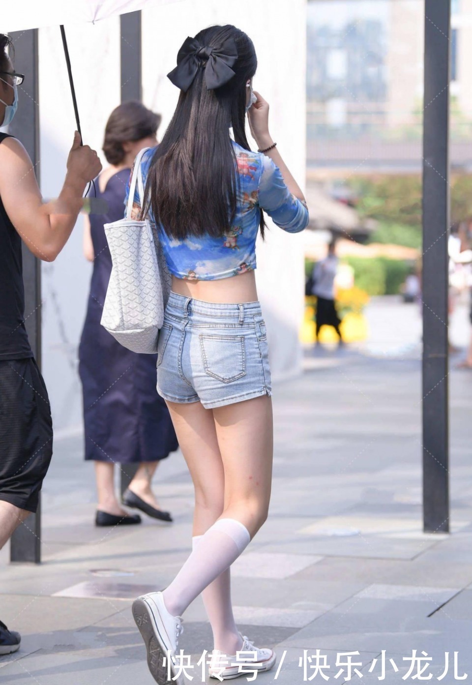 丘比特 时髦的网纱长袖衫,防晒又好看,很适合天气热的时候穿