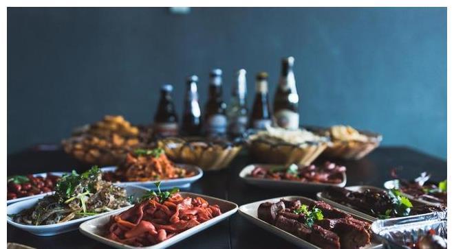 美食|初四亲戚到，5样美食端上桌，再来一壶小酒，美味一桌增进感情