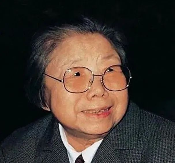 大字$80岁邓颖超为泰山题写了11个字,褪去了晋唐气,多了些童真童趣