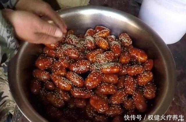 小夫妻街边卖它,一元一个,还没出锅已卖光,邻摊越看越眼红!