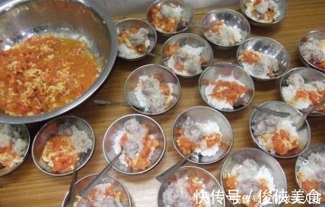 打击|孩子总夸幼儿园饭菜香,每顿能吃两碗,看到午餐照后妈妈深受打击