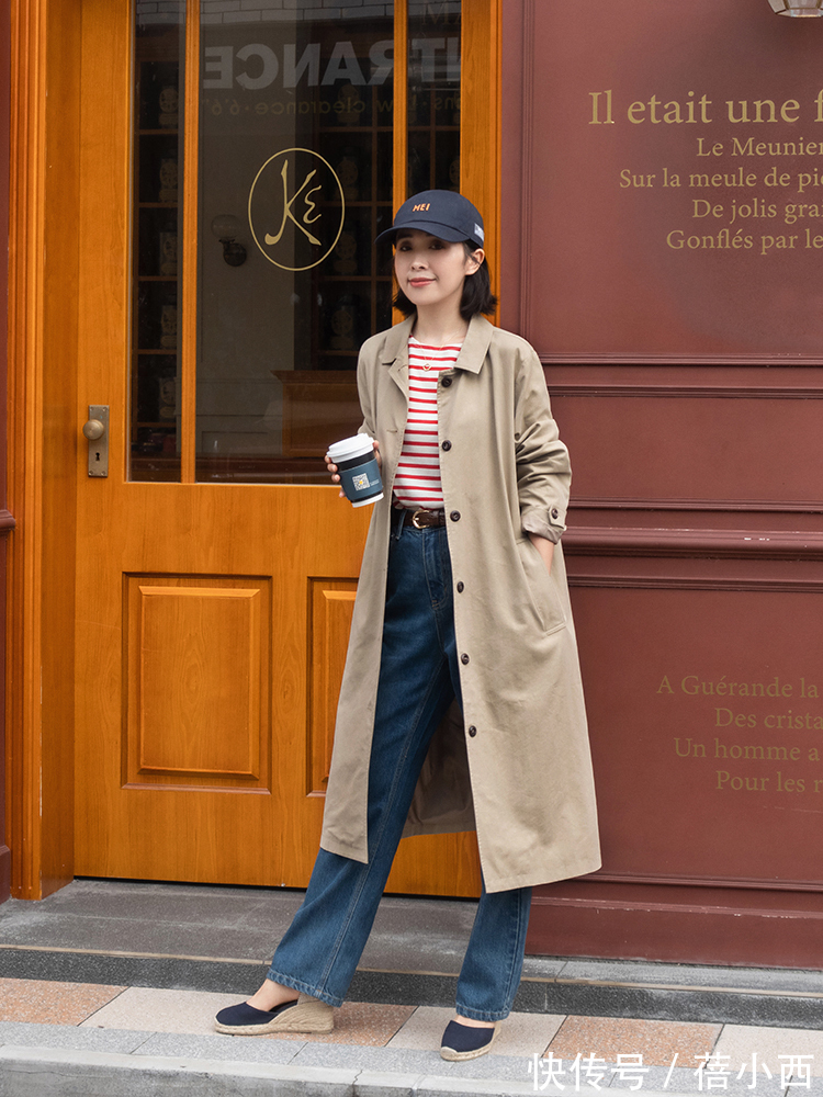 穿搭|秋天建议中年女性多穿“风衣”,搭配阔腿裤、半身裙,显瘦又显高