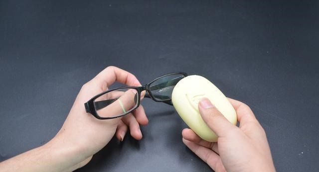 卫生间|马桶里放一块香皂,真是厉害,解决了很多家庭的困扰,涨知识了