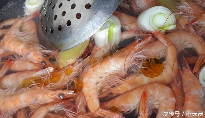 煮虾,万万不可省略的一步,不然又腥又不好吃,很多人不懂