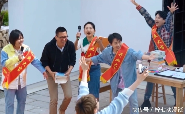 脚趾 郭麒麟硬是把这档尬到脚趾蜷缩的综艺,做成一首朱自清式的散文诗