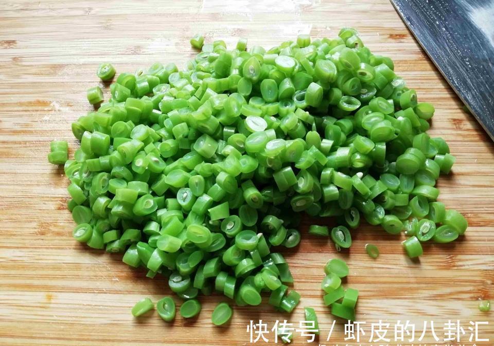 牛奶|蔬菜中的补钙冠军,钙是鸡肉7倍,比牛奶易吸收,老人孩子要常吃