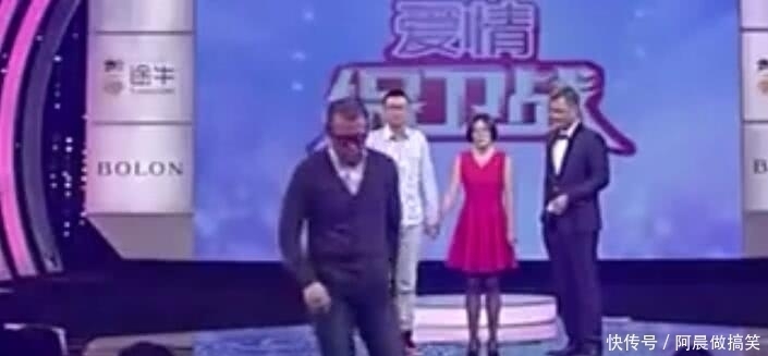 原地|門一開涂磊摔話筒離場，主持人愣在原地，全場觀眾都不敢說話