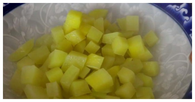 土豆不炒土豆丝了，教你一个秘制做法，下饭解馋，待客倍有面子