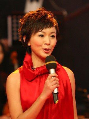 母亲|主持17年0失误，欧阳夏丹如今为何离开了《新闻联播》令人深思