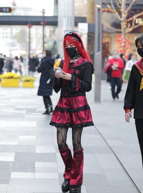 黑色丝袜只是一种搭配，它本身其实并不性感