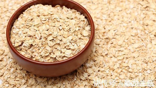 买燕麦时，要记得区分燕麦片和麦片，差别很大，买错等于浪费钱