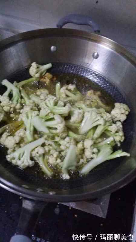 炒花菜|炒花菜,先焯水还是直接下锅大厨教你正确方法,花菜香脆又入味