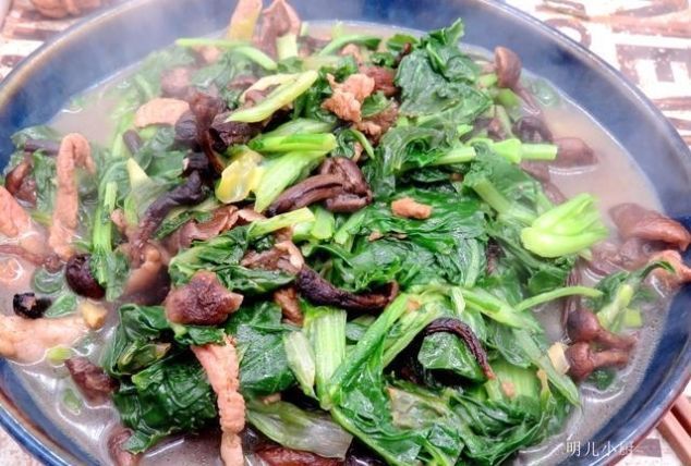 有人|很少有人这么搭配炒菜,菜品发至朋友圈,圈友评论高大上炒青菜