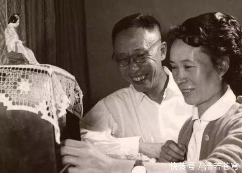 面色|溥仪上街买烧饼吃,刚咬一口面色大变,惊呼:小太监骗了我十几年