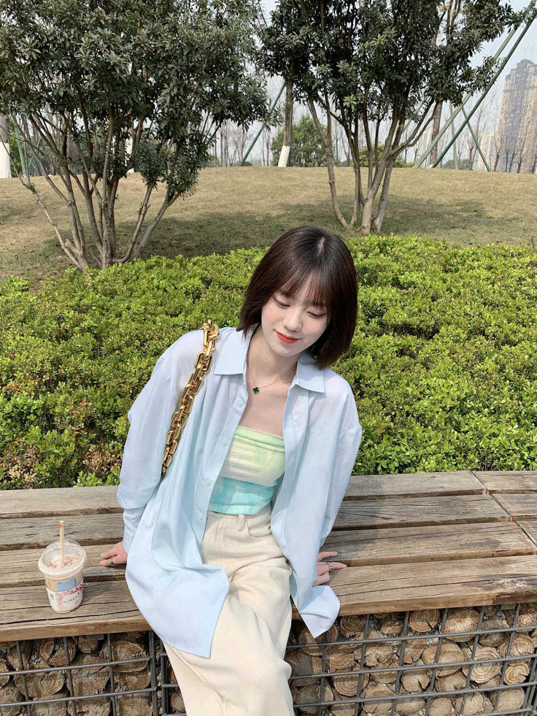 字裙|衬衫的“高级穿法”是这样的,优雅干练又有气场,实用又时髦