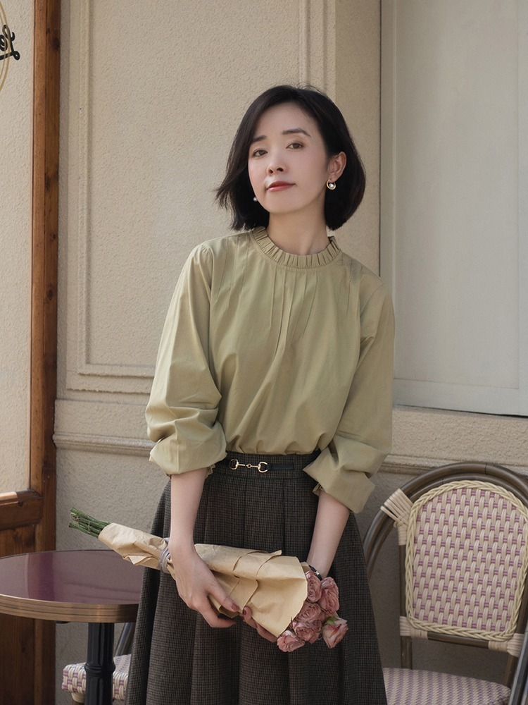 秋冬 秋冬就要穿得复古又时尚,立领压褶棉质衬衣你值得拥有!