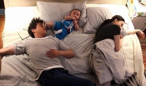 作息|宝宝作息时间乱,半夜哭?育儿专家7点之前叫醒娃