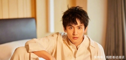 龚俊面露尴尬大笑掩饰,张哲瀚十二个字暴露了两人的真实关系