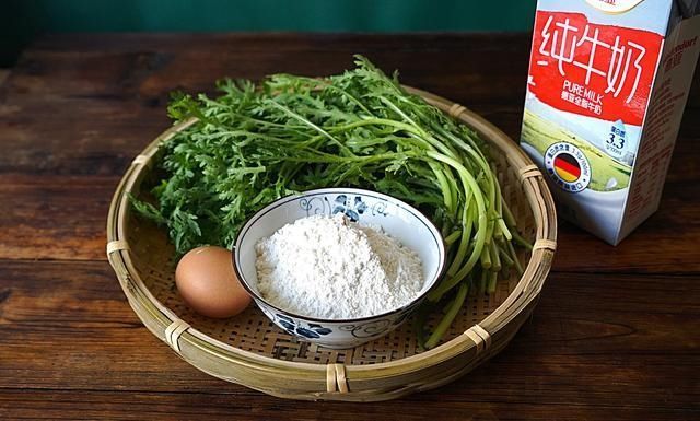 入秋后,多给家人用这菜做早餐饼,味道清香又营养,10分钟全搞定