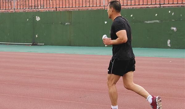 对症治疗|男性注意:再忙也要做好3件事,少做2件事,坚持下来胜过吃补品