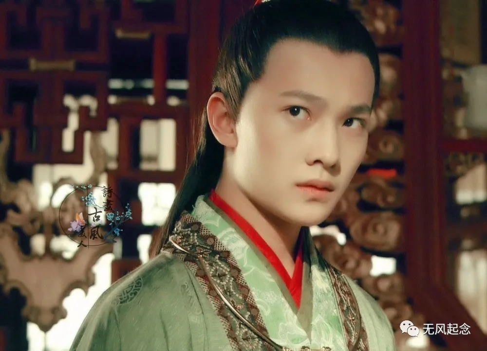 曹公@秦可卿去世的时候,为何贾宝玉会吐血?曹公没好意思说出来