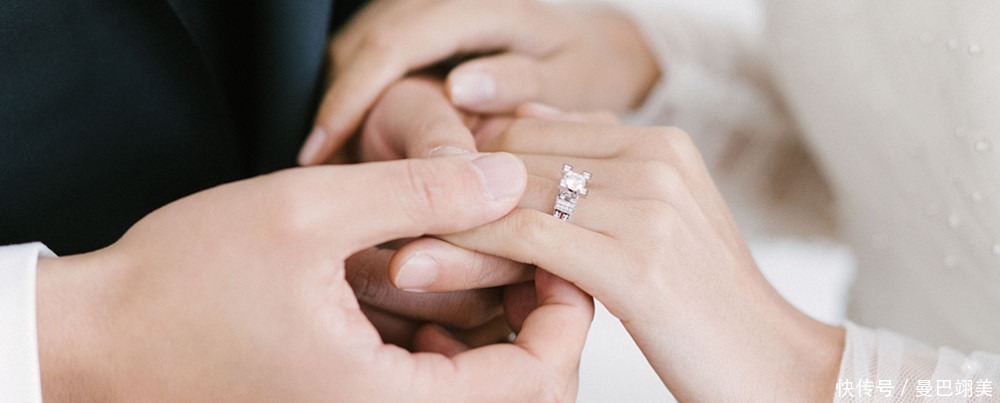 伟德bv1946官网-水贝市场打破休市惯例春节营业游客打卡买金老铺黄金宣布年后调价