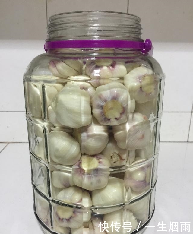 多汁|水晶糖蒜,酸酸甜甜脆爽多汁,在家做防腐是重点,细节决定成败