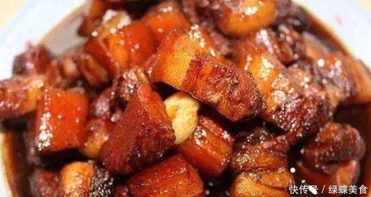 红烧肉一炒就柴?因为你只傻傻焯水!多加“1步”,肉才香又嫩。