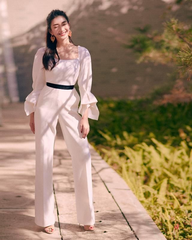 小江|来了来了她来了,曹皇后也来直播间了,气质小江总女神范十足