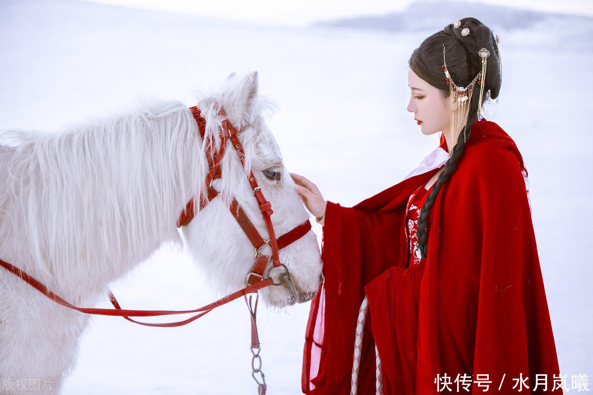 相思|晓看天色暮看云,行也思君,坐也思君。用一首古诗词说:我想你了