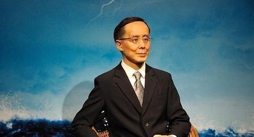 学无术@郭沫若写4字怼鲁迅,鲁迅用5字回怼,把郭沫若形容得太贴切